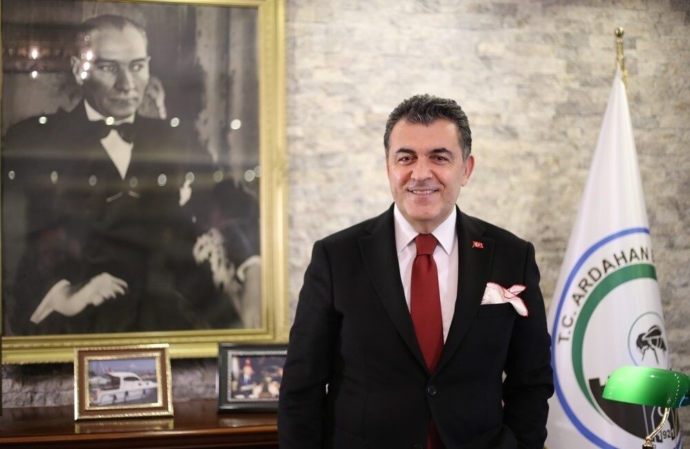 Başkan Demir’den yeni eğitim-öğretim yılı mesajı Ardahan Belediye Başkanı Faruk Demir, 2025-2026 eğitim-öğretim yılının başlaması dolayısıyla