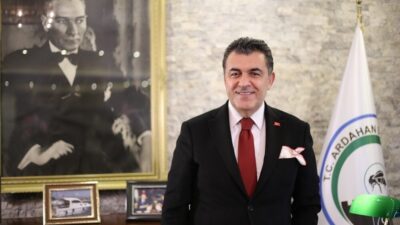 Ardahan Belediye Başkanı Faruk Demir, 2025-2026 eğitim-öğretim yılının başlaması dolayısıyla