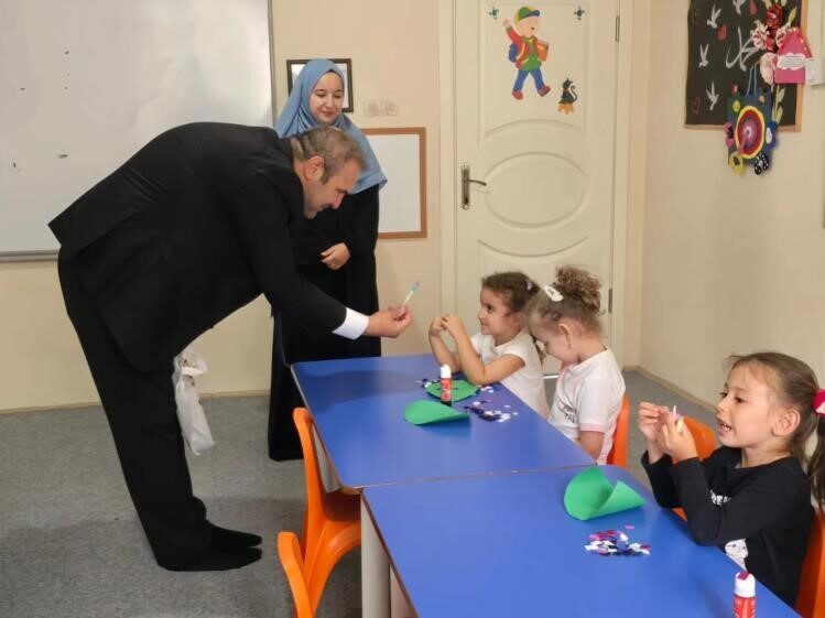 Başkan Dilsiz, Kur’an kursu öğrencilerle bir araya geldi Bayırköy Belediye Başkanı Aykut Dilsiz, ilçedeki okullar ve 4-6 Yaş