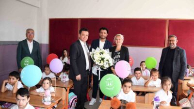 Osmangazi Belediye Başkanı Erkan Aydın, yeni eğitim-öğretim yılının ilk gününde