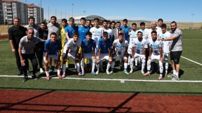 Kütahya Belediye Başkanı Eyüp Kahveci, Kütahyaspor’un genç yeteneklerinin sahadaki mücadelesine