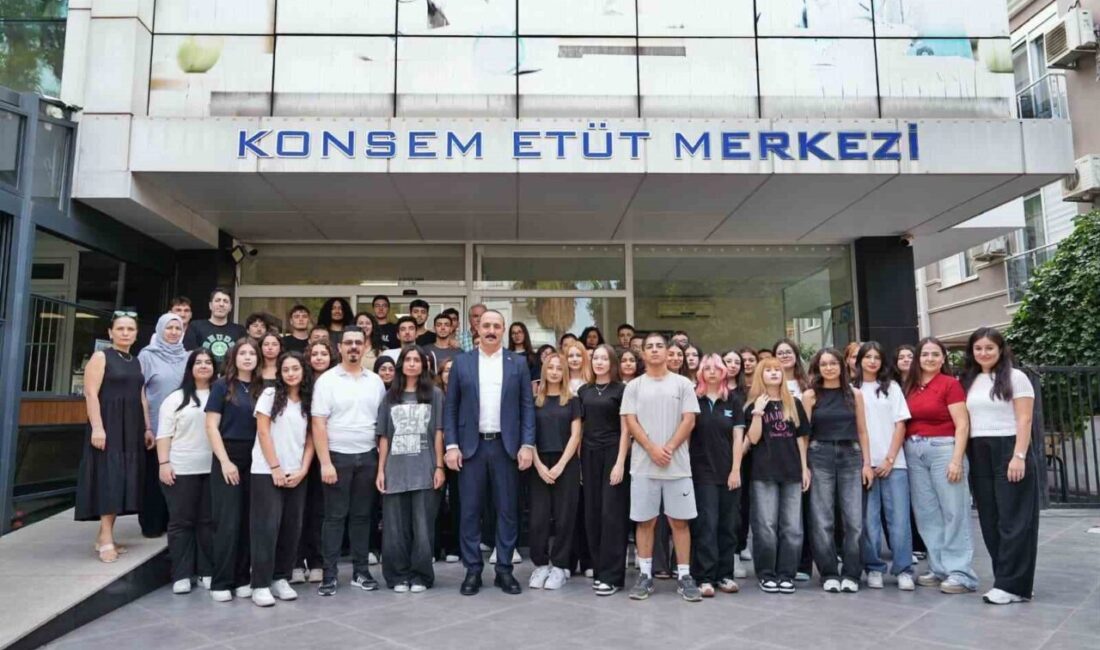 Gürsu Etüt Merkezi’nde gençlerle bir araya gelen Konyaaltı Belediye Başkanı