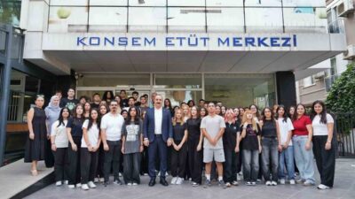 Gürsu Etüt Merkezi’nde gençlerle bir araya gelen Konyaaltı Belediye Başkanı