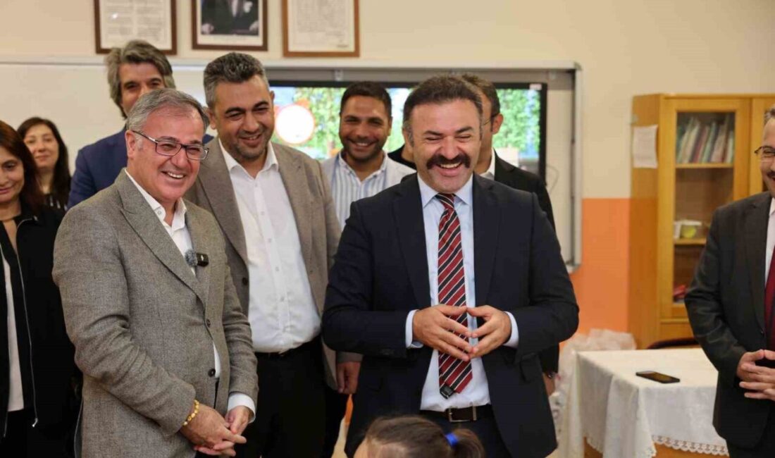 Başkan Özdoğan ile Hacılar’da ilk ders zili çaldı Hacılar Belediye Başkanı Bilal Özdoğan, 2025-2026 eğitim-öğretim yılının başlaması münasebetiyle
