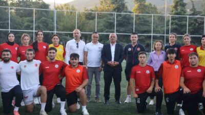 Körfez Belediye Başkanı Şener Söğüt, Körfez Gençlerbirliği Spor Kulübü sporcularıyla