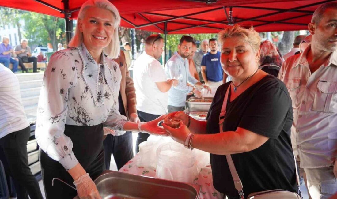 Başkan Subaşı vatandaşlara helva ikram etti Bilecik Belediye Başkanı Melek Mızrak Subaşı vatandaşlara helva ikram etti.