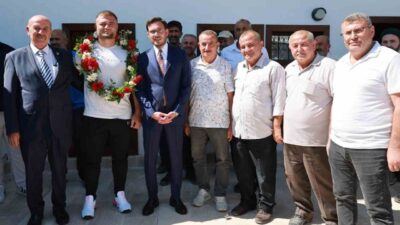 Başpehlivan Serhat Elvan, memleketi Tokat’ta coşkulu bir konvoyla karşılandı. CW