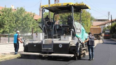 Battalgazi Belediyesi, Eski Malatya Toptaş Mahallesi’nde sıcak asfalt serim çalışmalarını