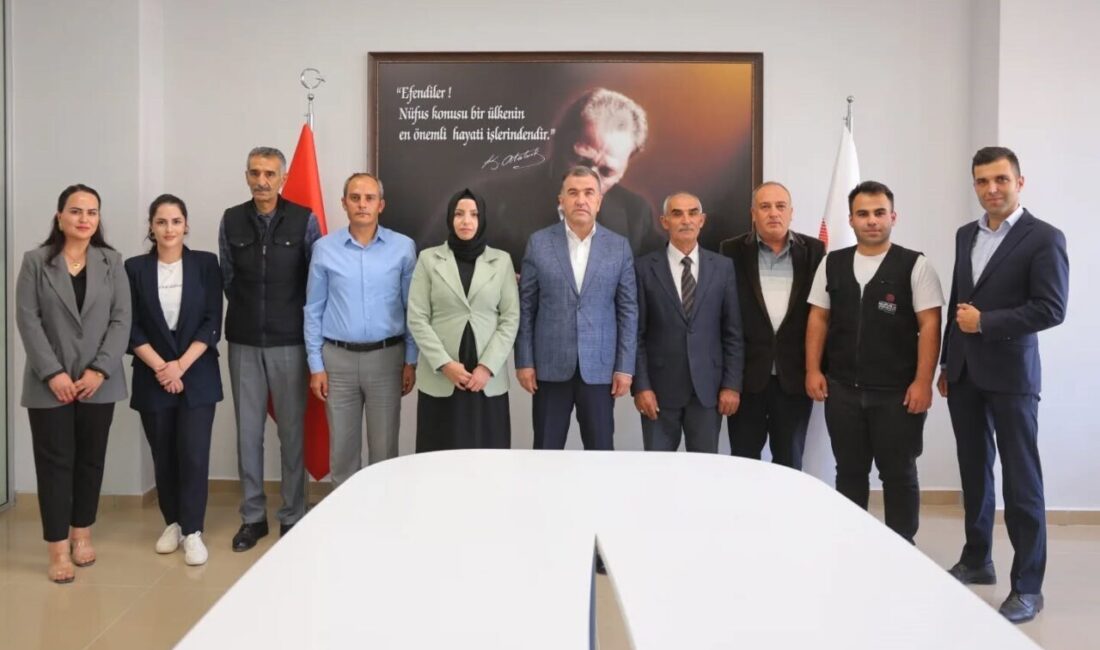 Bayburt’ta kimlik kartı yenileme işlemlerinde yüzde 99’luk başarı Bayburt Valisi Mustafa Eldivan, Bayburt genelinde Türkiye Cumhuriyeti Kimlik Kartı