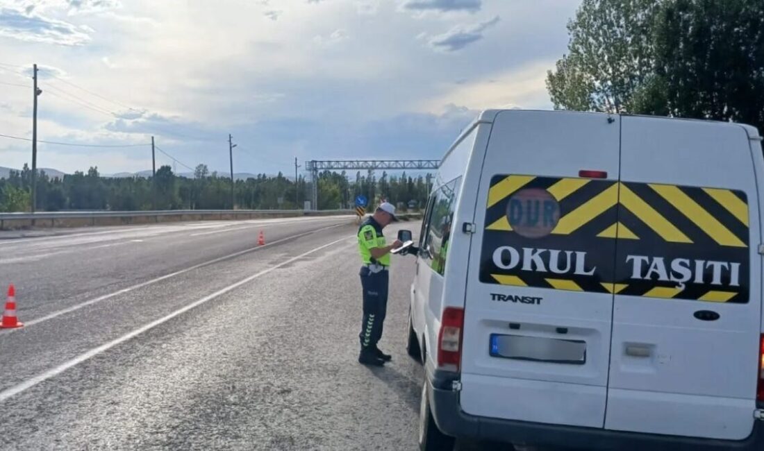 Bayburt’ta okulların açılmasıyla tedbirler artırıldı Bayburt’ta okulların açılması ile birlikte emniyet ve jandarma birimleri, öğrencilerin