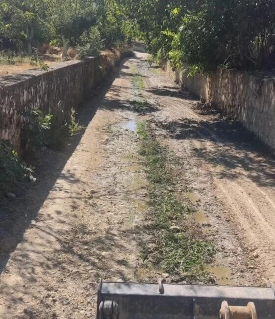 Bayırköy Belediyesi’nden kanal temizliği Bayırköy Belediyesi ekipleri, tren yolu altını arazi yollarına bağlayan kanalda