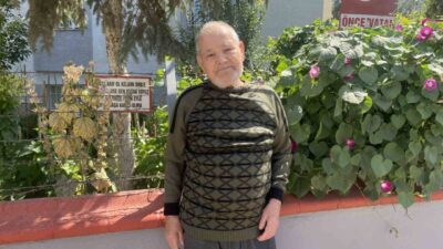 Eskişehir’de 83 yaşındaki Bayram amcanın vatandaşlara nasihat olması amacıyla apartman