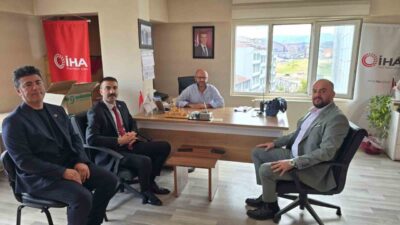 Büyük Birlik Partisi (BBP) Karabük İl Başkanı Murat Kesgin, beraberinde