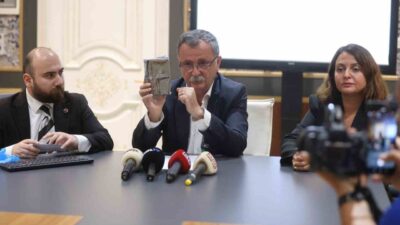 Yunusemre Belediye Başkanı Semih Balaban, önceki dönemde, Millet Çarşısı içerisinde