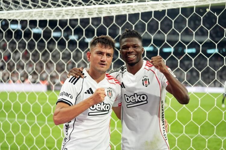 Beşiktaş, yaz transfer döneminde 12 futbolcuyu kadrosuna katarken, 25 oyuncuyla