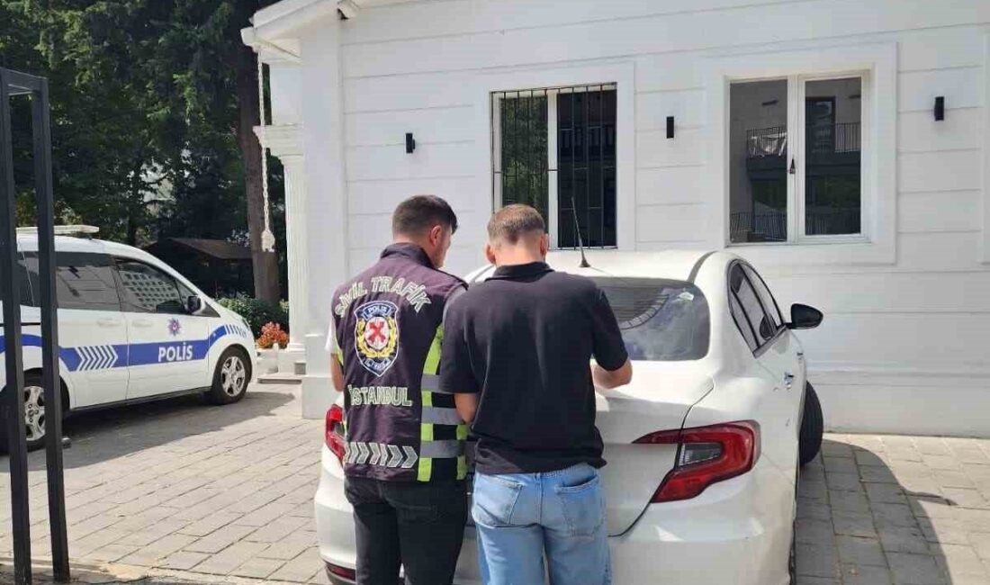 İstanbul’un Beşiktaş ilçesinde tek teker üstünde tehlikeli yolculuk yapan sürücünün