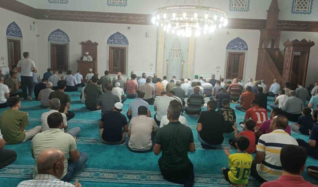 Besni’de Mevlid Kandili dualarla idrak edildi Adıyaman’ın Besni ilçesinde Mevlid Kandili, düzenlenen programla idrak edildi. Vatandaşların