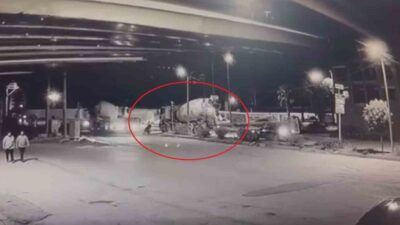 Hatay’ın Antakya ilçesinde beton mikseri, motosikleti ezerek üzerinden geçti. Motosikletten