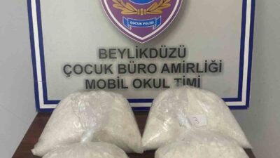 Beylikdüzü’nde polis ekipleri tarafından okul ve çevrelerinde gerçekleştirilen uyuşturucu denetimde