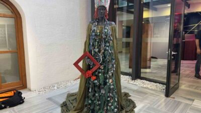 Beyoğlu’nda “ART-icle” ismiyle, geri dönüşüm malzemelerinden üretilen serginin açılışı yapıldı.