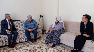 Beypazarı Kaymakamı Ünal Coşkun, şehit Üst Çavuş Hakan Toydemir’in ailesini