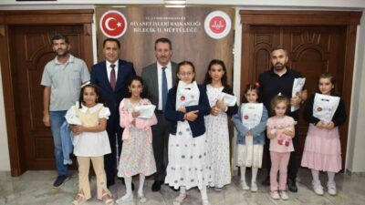 Bilecik’teki çocuk evlerinde hizmet alan çocuklara, Kuran-ı Kerim hediye edildi.
