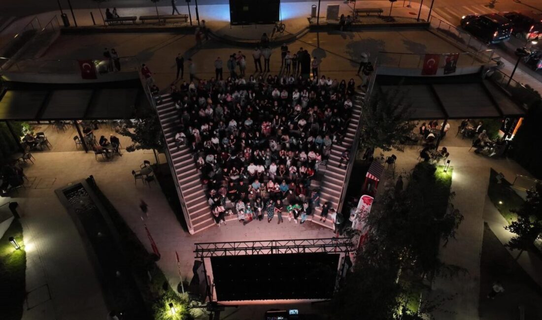 Bilecik’te kurtuluş yılı sinema keyfiyle kutlandı Bilecik’in düşman işgalinden kurtuluş yıl dönümü kapsamında sinema etkinliği düzenlendi.