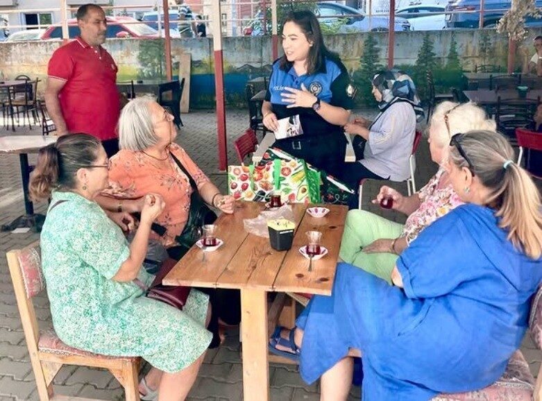 Bilecik’te polis vatandaşları dolandırıcılık konusunda uyardı Bilecik’te polis ekipleri vatandaşları dolandırıcılık konusunda uyardı. Bilecik İl Emniyet