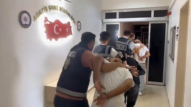 Bingöl’de çeşitli suçlardan aranan 7 şüpheli yakalandı Bingöl’de polis ekipleri tarafından, kasten yaralama ve mala zarar verme