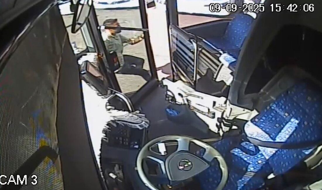 Bingöl’de el freni çekilmeyen otobüs, başka bir sürücünün müdahalesine rağmen