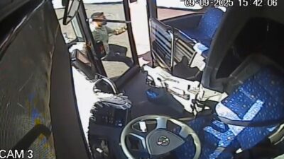 Bingöl’de el freni çekilmeyen otobüs, başka bir sürücünün müdahalesine rağmen