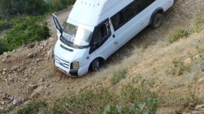 Bingöl’ün Genç ilçesinde yoldan çıkan minibüsün şarampole girdiği kazada 7