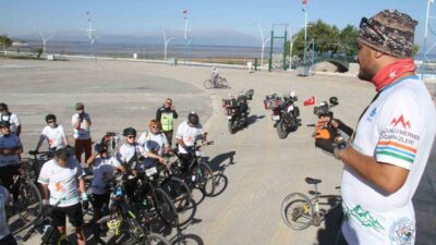 Konya’nın Beyşehir ilçesinde, bisiklet tutkunları düzenlenen festivalle Beyşehir Gölü etrafında