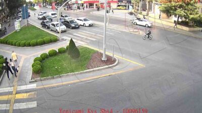 Sakarya’nın Adapazarı ilçesinde bisiklet sürücüsü yaya geçidinden karşıya geçmek istediği