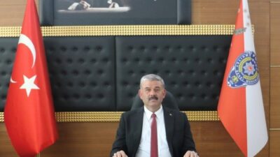 BİTLİS (İHA) – Bitlis Emniyet Müdürü Ortaç Şekeroğlu merkeze alınırken,