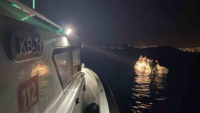 Muğla’nın Bodrum ilçesinde denizde sürüklenen teknedeki 6’sı çocuk 20 göçmen