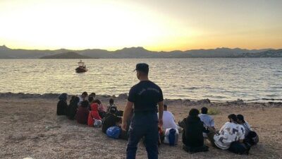 Muğla’nın Bodrum ilçesinde 1’i çocuk 20 düzensiz göçmen yakalandı. Bodrum’da