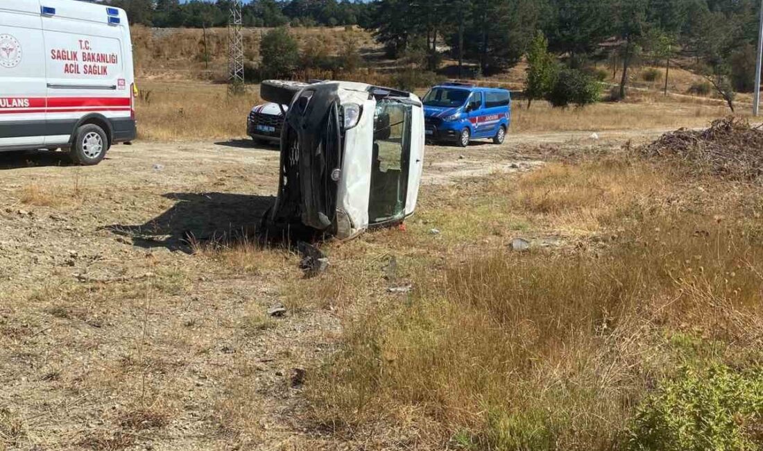 Bolu-Mudurnu yolunda virajı alamayan araç yan yattı: 2 yaralı Bolu-Mudurnu kara yolunda virajı alamayan hafif ticari araç, yoldan çıkarak