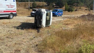 Bolu-Mudurnu kara yolunda virajı alamayan hafif ticari araç, yoldan çıkarak