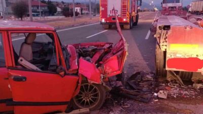 Bolu’nun Yeniçağa ilçesinde D-100 kara yolunda otomobilin tırın dorsesine çarpması