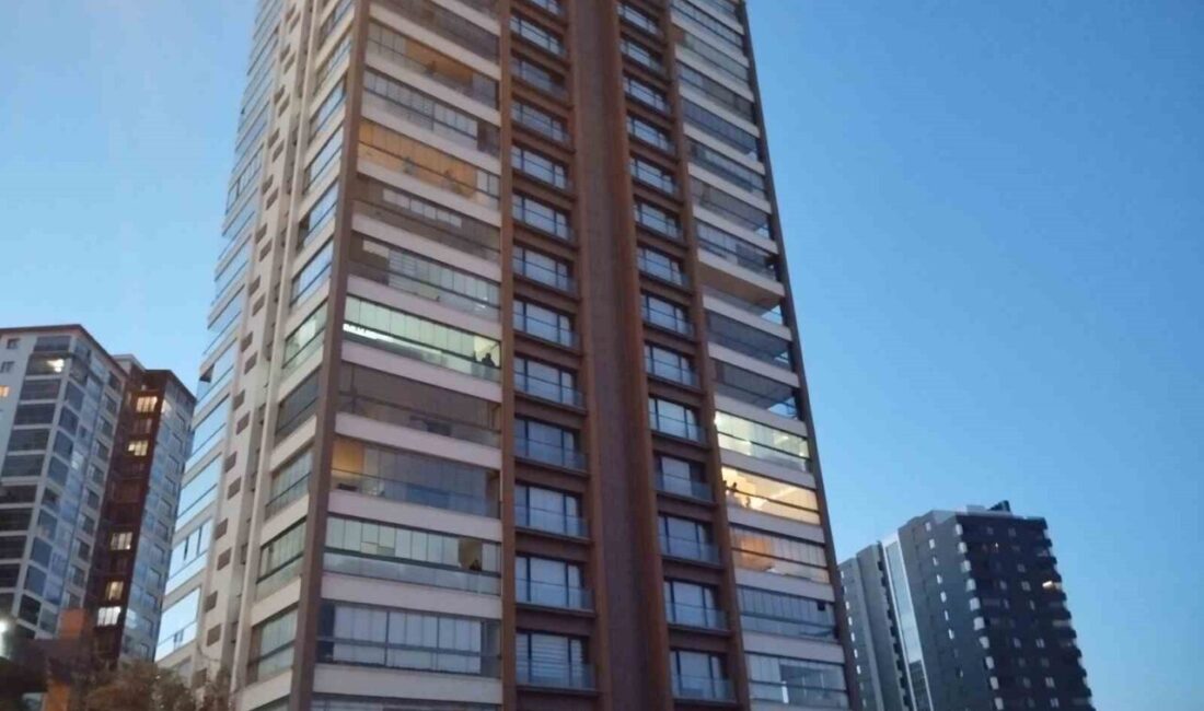 Boşanma aşamasındaki eşini çocuklarının yanında öldürdü Ankara’da bir şahıs, boşanma aşamasındaki eşini çocuklarının yanında tabancayla vurarak