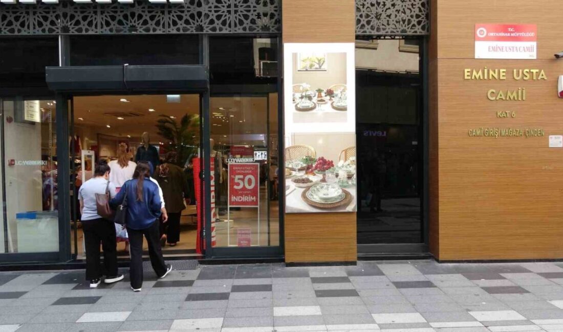 Trabzon’un en işlek noktalarından biri olan Uzun Sokak’ta sıra dışı