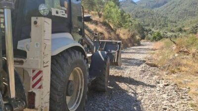 Bozdoğan Belediyesi, kırsal mahallelerde arazi yollarının bakım ve onarım çalışmalarını