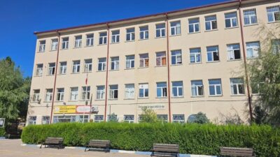 Konya’nın Bozkır ilçesinde bulunan Serüstad Mesleki ve Teknik Anadolu Lisesi