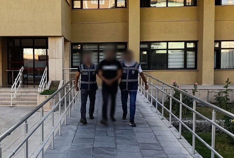 Burdur’da 13 yıl hapisle aranan şahıs yakalandı Burdur’da 13 yıl 10 ay 20 gün hapis cezasıyla aranan