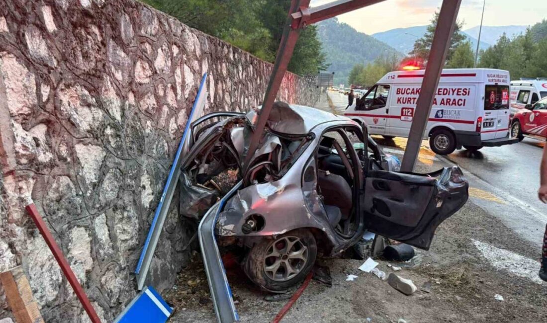 Burdur’da otomobil yol kenarındaki levhaya çarptı: 3 yaralı Burdur’un Ağlasun ilçesinde, sürücüsünün direksiyon hakimiyetini kaybetmesi sonucu otomobilin yol