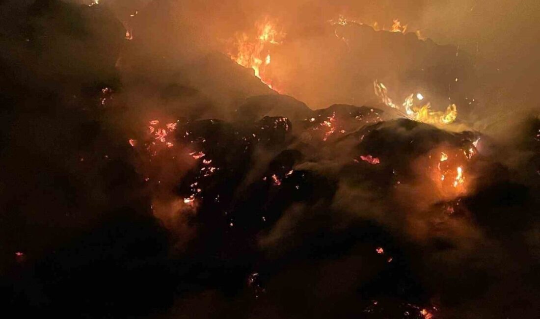 Burdur’da yaklaşık 2 bin saman balyası yandı Burdur’da çıkan yangında yaklaşık 2 bin saman balyası yandı. Yangın,