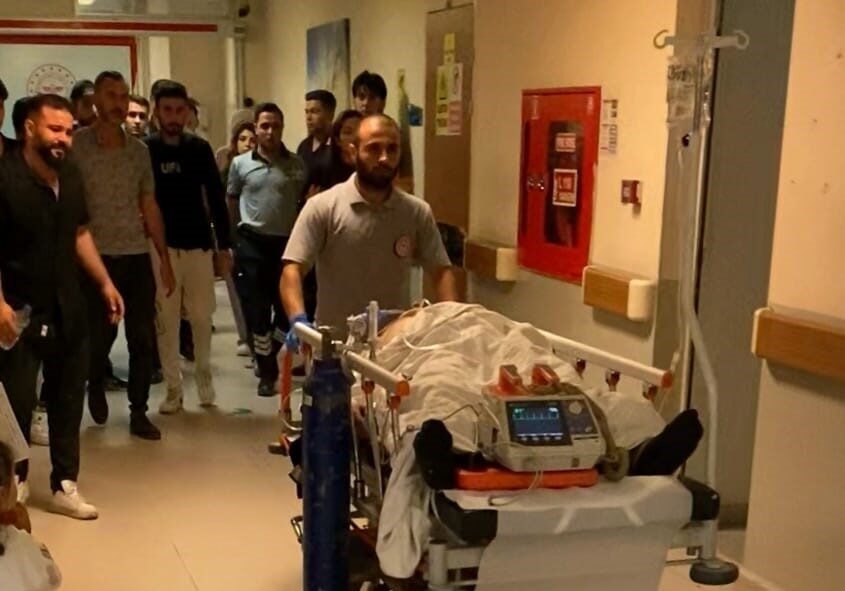 Bursa’da asansör boşluğuna düşen genç yaralandı Bursa’nın İnegöl ilçesinde inşaat halindeki binanın asansör boşluğuna düşen genç