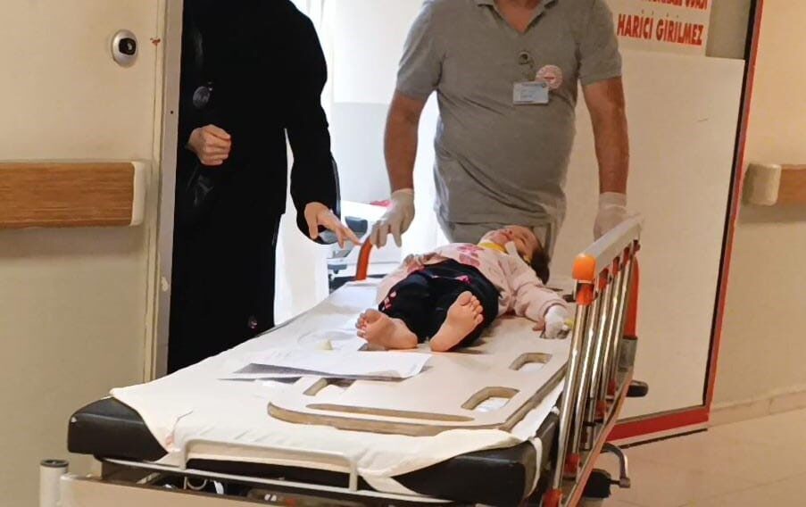 Bursa’da balkondan düşen 2 yaşındaki çocuk yaralandı Bursa’nın İnegöl ilçesinde 1. katın balkonundan düşen 2 yaşındaki çocuk