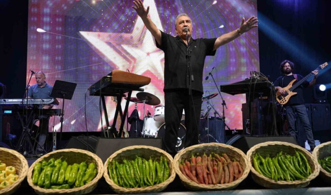 Bursa’da Pamela ve Ümit Besen rüzgarı 10’uncu Uluslararası Altın Biber Festivali’nin final gecesinde Ümit Besen ve